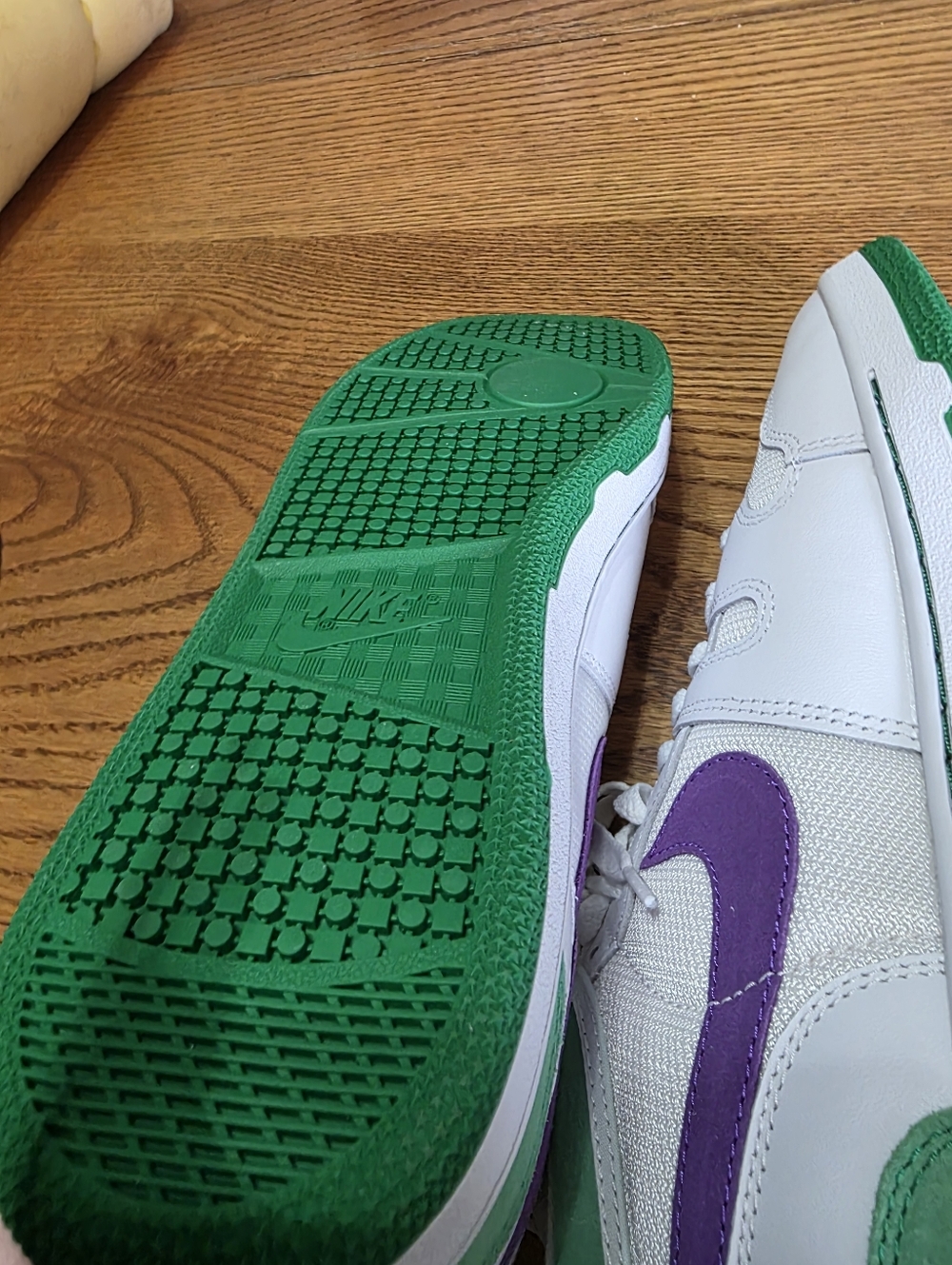 Nike Mac Attack Men’s White Sneakers Size 10.5 with Green & Purple  Brand New! - Picture 10 of 11